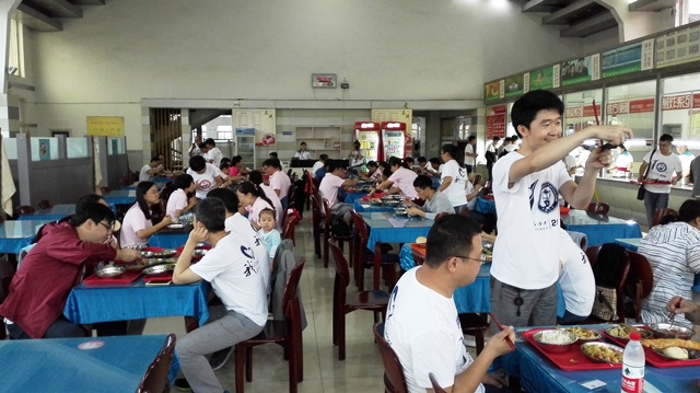 校友在东营校区一餐会餐