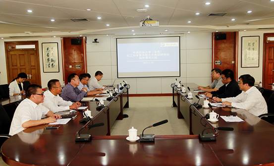 操校长会谈照片