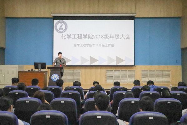 辅导员刘伟寄语新学期 高昶摄影