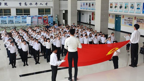 新党员入党宣誓、老党员重温入党誓词 魏孟吉摄影.jpg