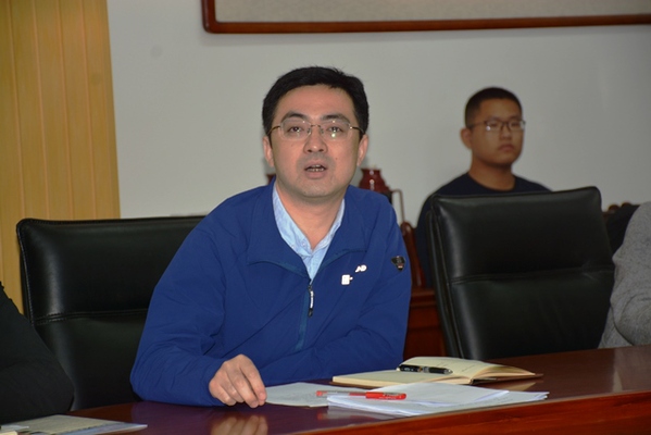 学院党委副书记王迅讲话  魏孟吉摄影