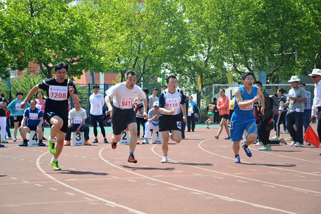 教工男子乙组100米 魏孟吉摄影