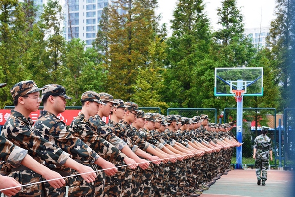 三十一连齐步走分解动作练习 三十一连齐步走分解动作练习