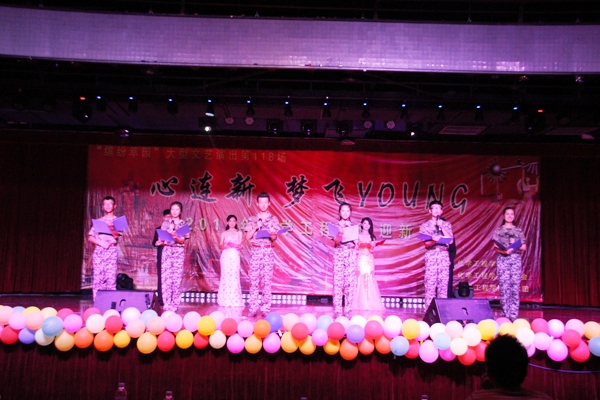 新老生同台朗诵 朱子超摄