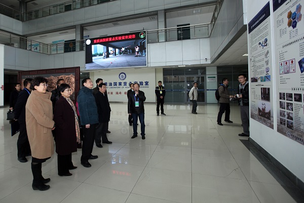 参观重质油国家重点实验室 参观重质油国家重点实验室