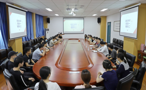 班会现场 魏孟吉摄影