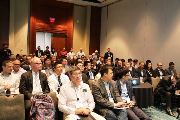 中外学者云集中国分会场听取报告 中外学者云集中国分会场听取报告