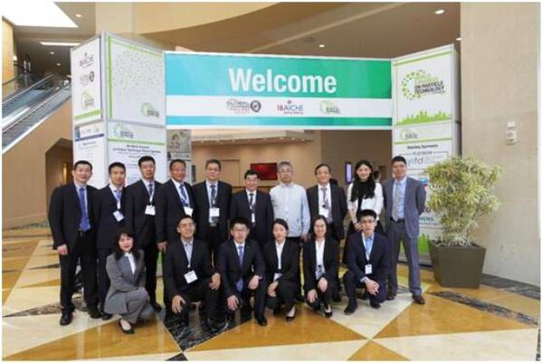 急管理部党组成员、总工程师王浩水与我校代表合影 急管理部党组成员、总工程师王浩水与我校代表合影