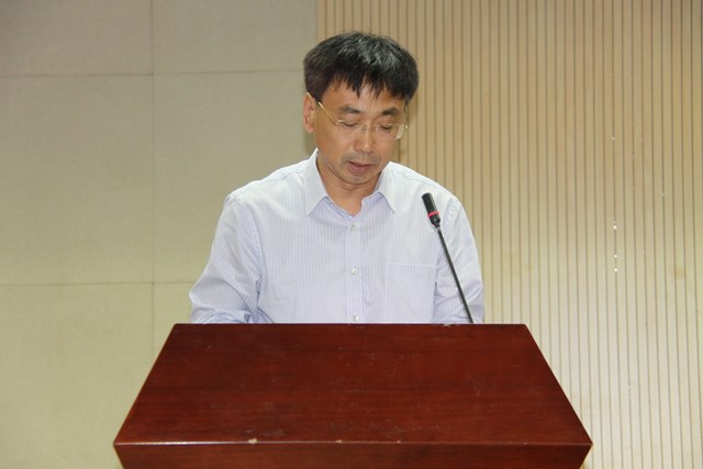 学院冯宝鹏书记发表讲话 魏孟吉摄影 学院冯宝鹏书记发表讲话 魏孟吉摄影