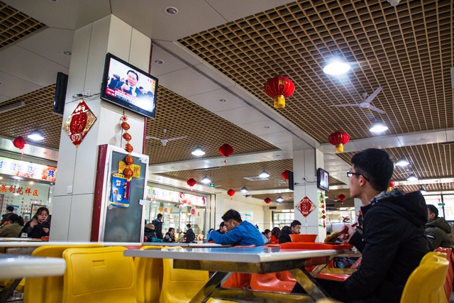 唐岛湾餐厅看两会 张嘉奇摄影 唐岛湾餐厅看两会 张嘉奇摄影