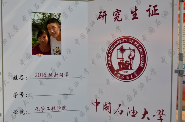 新生与家长合影 刘鑫鑫摄影 新生与家长合影 刘鑫鑫摄影