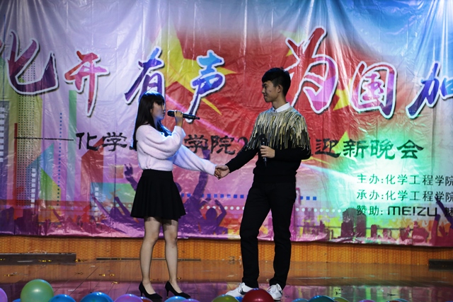 男女对唱《告白气球》 纪洪洋摄影 男女对唱《告白气球》 纪洪洋摄影