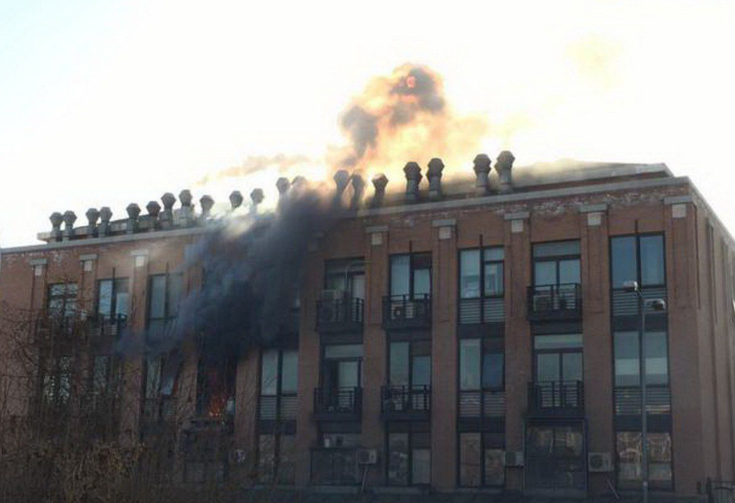 ▲2015年12月18日上午,发生在清华大学化学系何添楼的火灾爆炸事故,造成一名实验人员死亡。