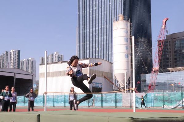 女子跳高 李国梁摄影