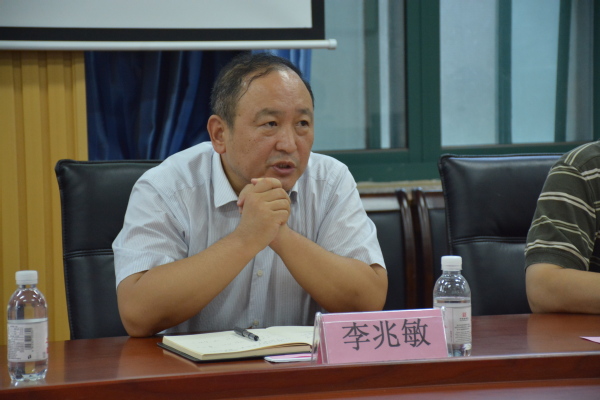 副校长李兆敏讲话 魏孟吉摄影 副校长李兆敏讲话 魏孟吉摄影