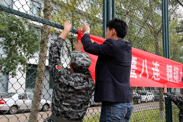 辅导员和学生一起