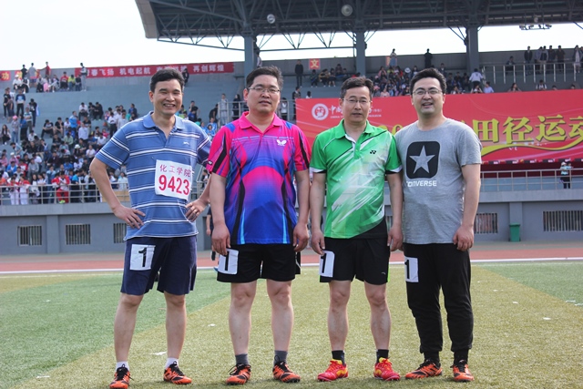 二级领导干部接力合影 丁玲摄影 二级领导干部接力合影 丁玲摄影