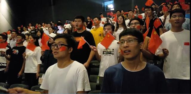 师生共庆新中国70华诞 秦政摄影