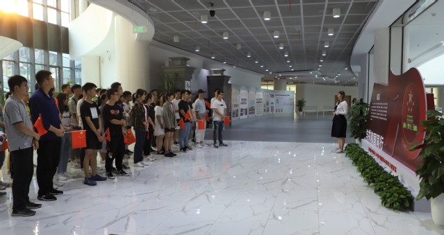 “与共和国同行”展览 杨扬摄影 “与共和国同行”展览 杨扬摄影