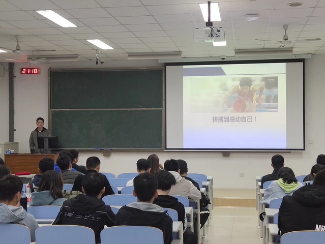 本科生负责人孙宁介绍冬训情况