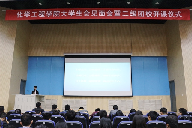 学院学生会主席房克昌发言 纪洪洋摄影 学院学生会主席房克昌发言 纪洪洋摄影